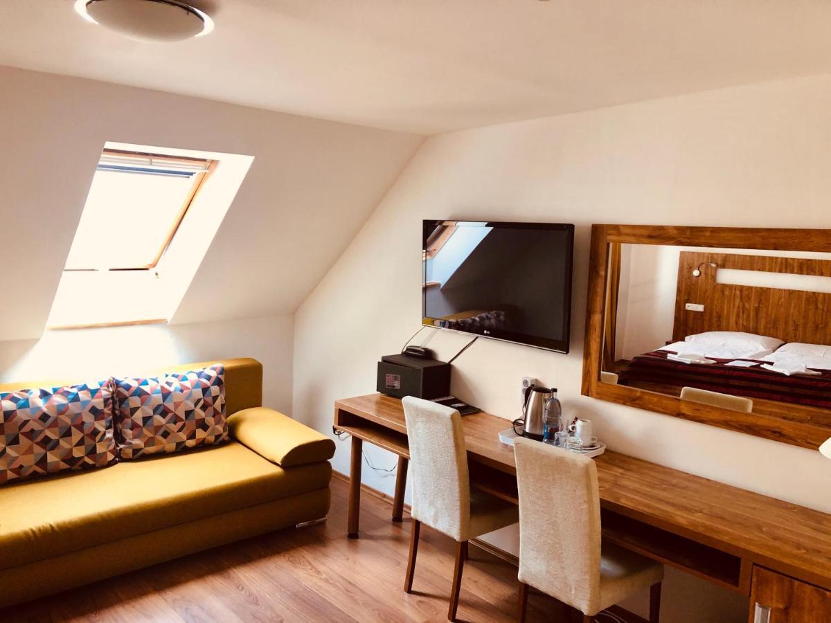 Hotel & Penzion Grand Matej Banská Štiavnica Exteriör bild