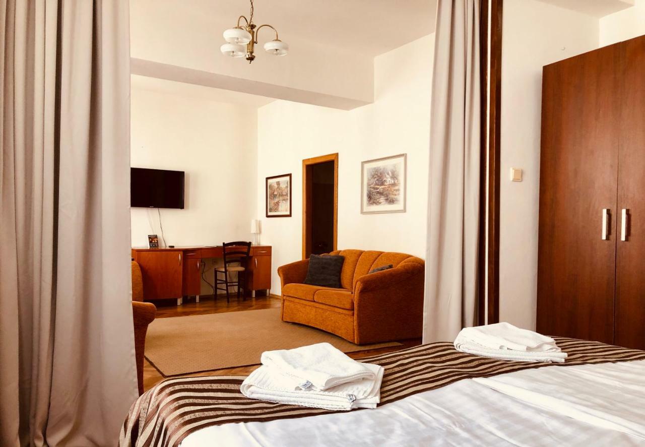 Hotel & Penzion Grand Matej Banská Štiavnica Exteriör bild