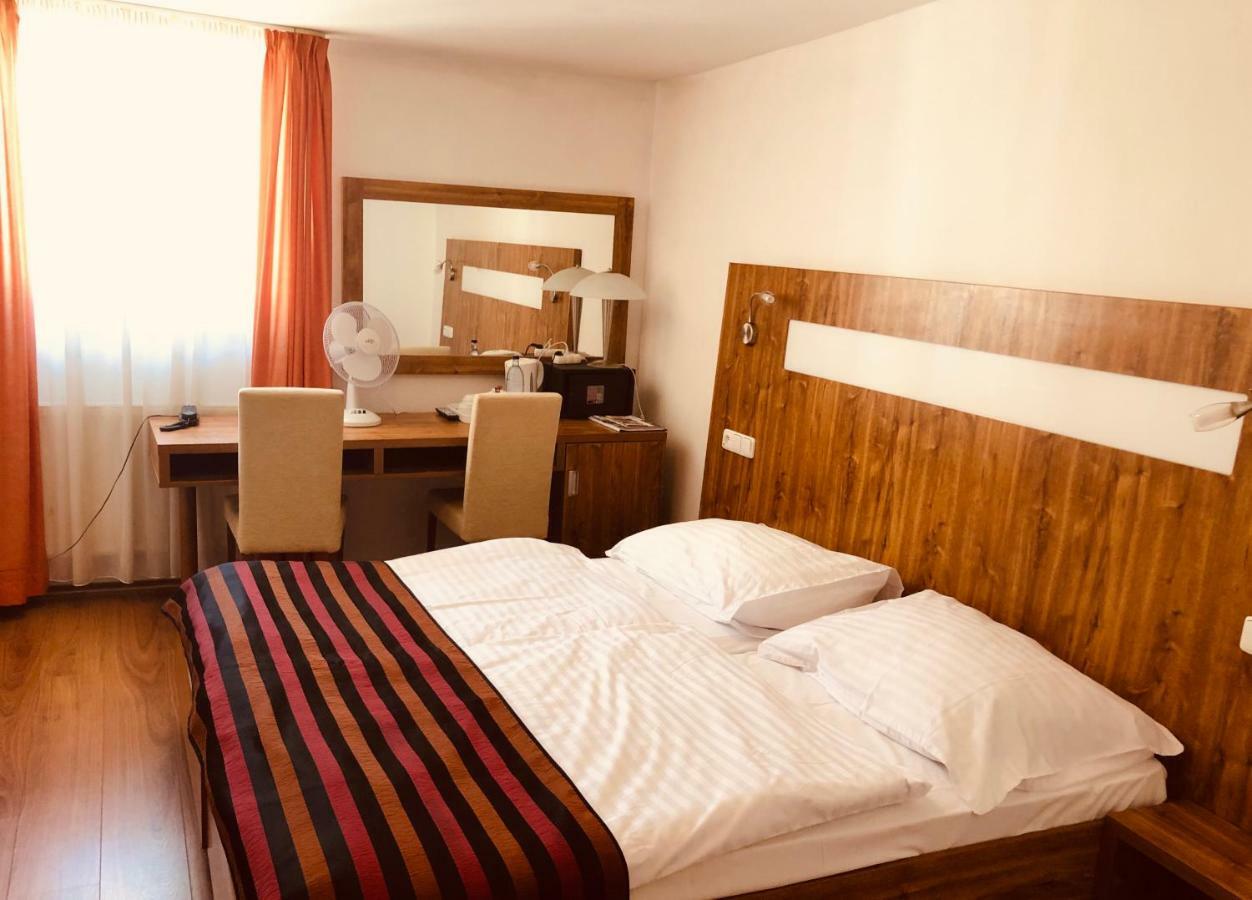 Hotel & Penzion Grand Matej Banská Štiavnica Exteriör bild